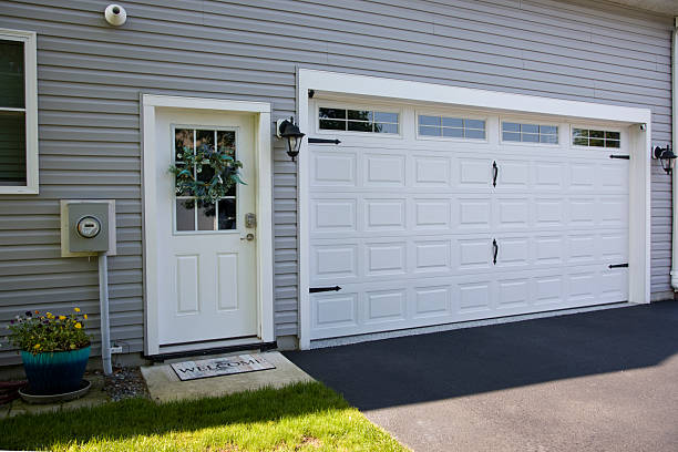 24/7 Emergency Garage Door Panel Replacement experts in Secaucus, NJ